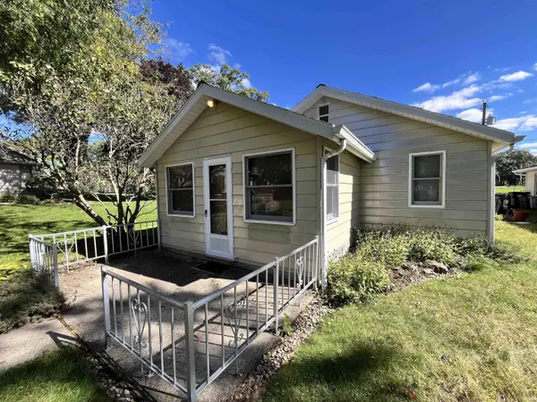 12691 N Rainey RD, Syracuse, IN 46567-9710