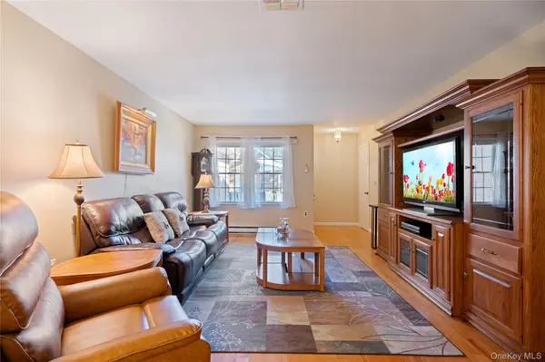 152 Revere DR, Sayville, NY 11782