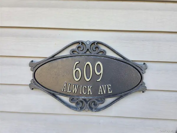609 Alwick AVE, West Islip, NY 11795