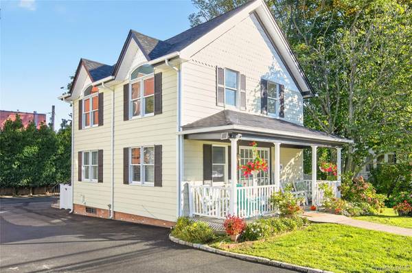 9 E Carver ST, Huntington, NY 11743