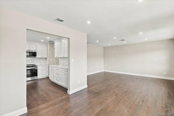 9 John ST, Bethpage, NY 11714
