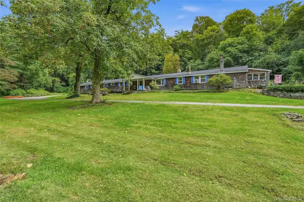 5 Douglas DR, Wappingers Falls, NY 12590