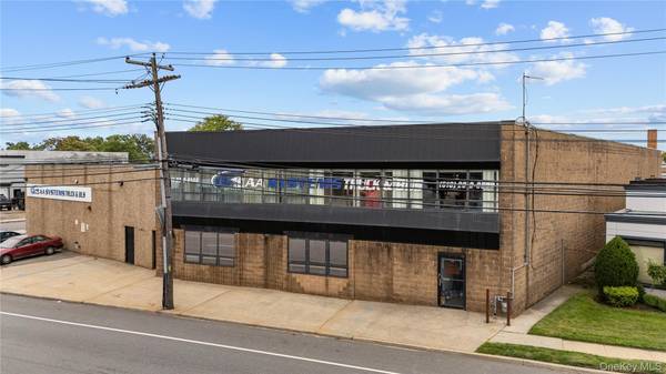 179 Herricks RD, New Hyde Park, NY 11040