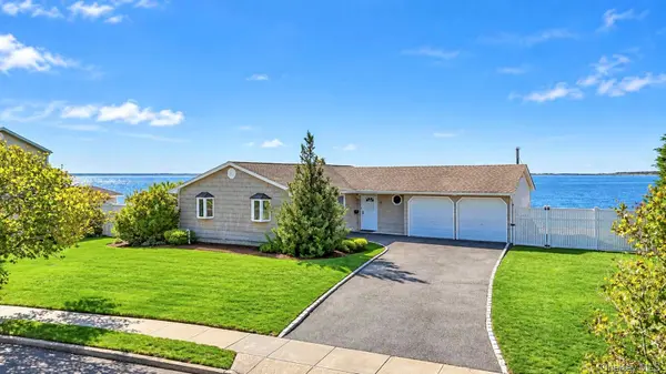 41 Shore DR, Copiague, NY 11726