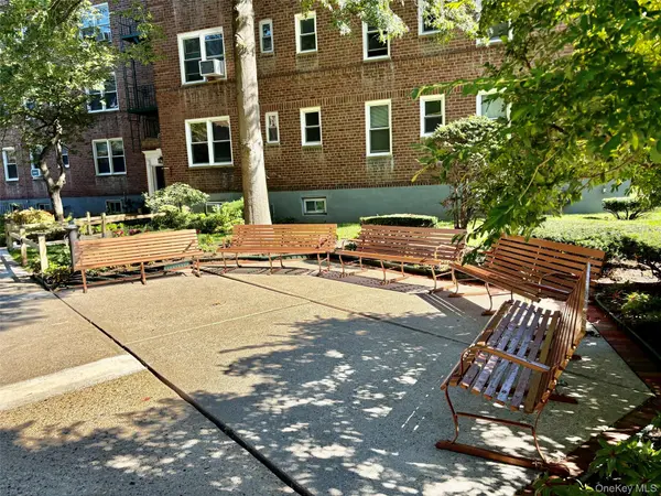 34 Cathedral AVE #2E, Hempstead, NY 11550
