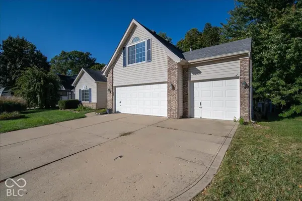 1142 Crestwood DR, Greenwood, IN 46143
