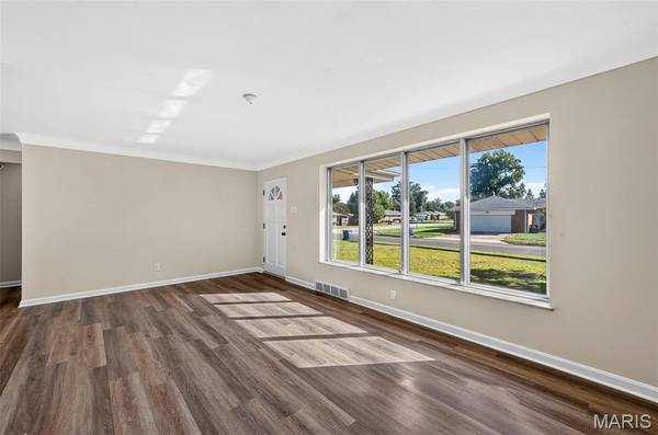 335 W Saint Anthony LN, Florissant, MO 63031