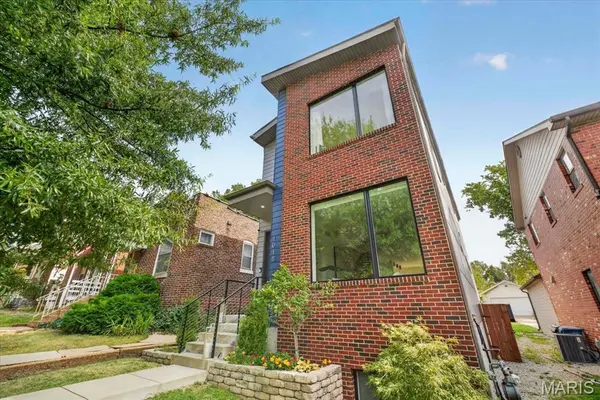 1018 Yale AVE, St Louis, MO 63117
