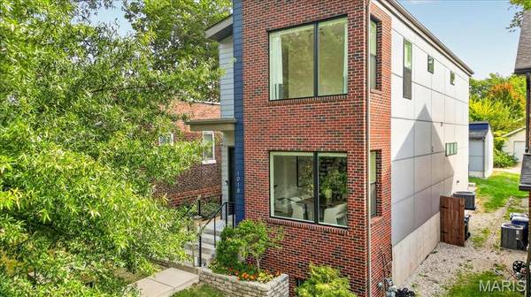 1018 Yale AVE, St Louis, MO 63117