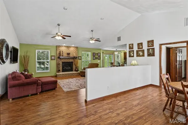 821 Turnberry RD, Belleville, IL 62223