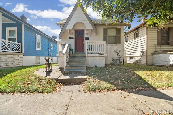 4072 Burgen AVE, St Louis, MO 63116