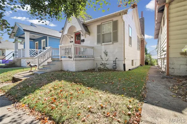 4072 Burgen AVE, St Louis, MO 63116
