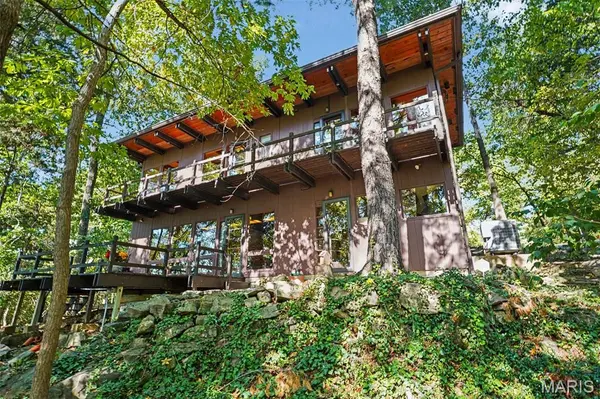 120 Glenwood DR, Fenton, MO 63026