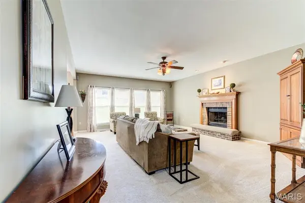 820 Jb Hunt CT, Ballwin, MO 63021