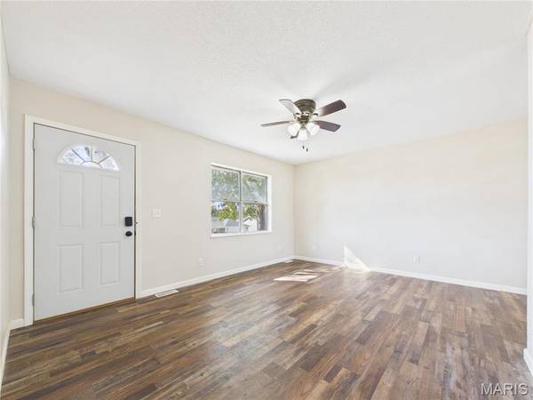 1016 Crestview LN, Perryville, MO 63775