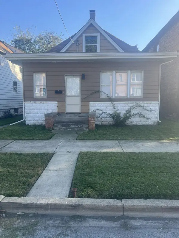 8 W 137th PL, Riverdale, IL 60827