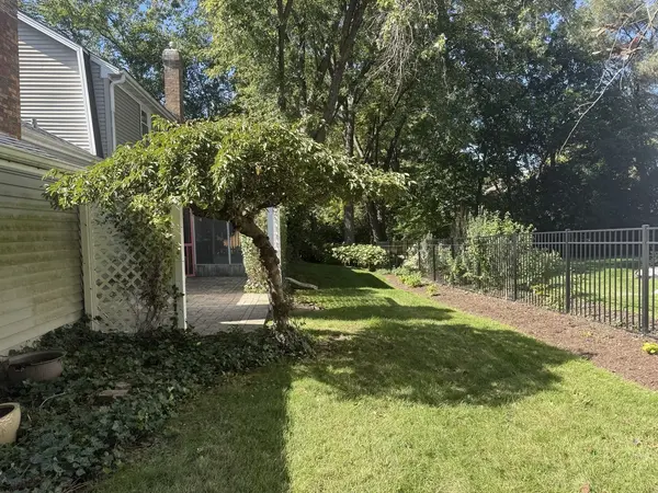 821 Timber Trail DR, Naperville, IL 60565
