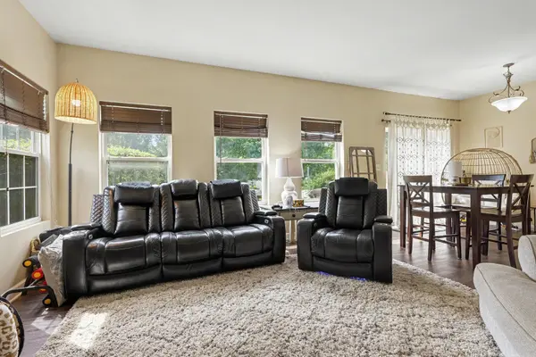 2404 Cactus CT #4, Plainfield, IL 60586