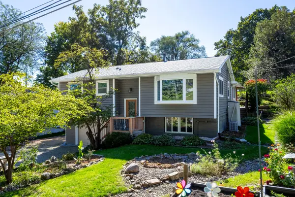 204 Chestnut ST, Leclaire, IA 52753
