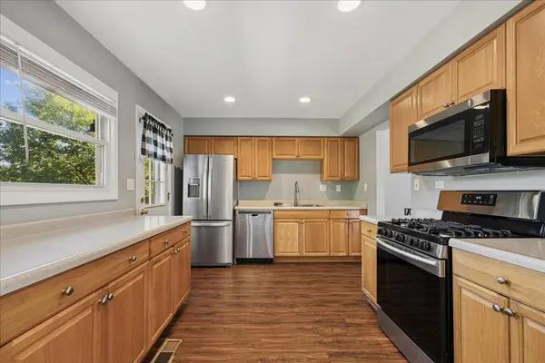 990 Brush Hill LN, Lake Zurich, IL 60047