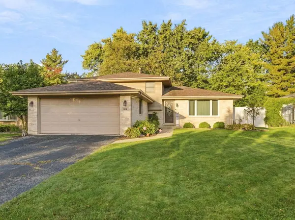 815 Pine Needle LN, Joliet, IL 60432