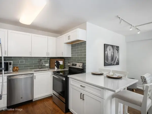 2909 N Sheridan RD #1907, Chicago, IL 60657