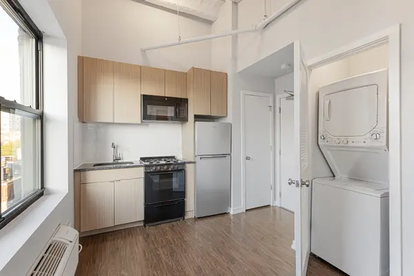 5718 N Winthrop AVE #707, Chicago, IL 60660