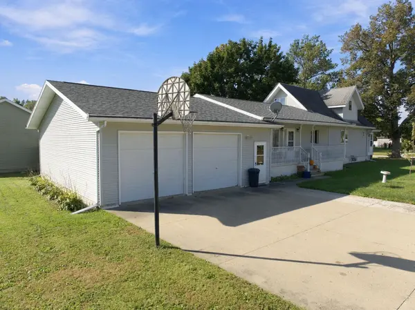 212 N Division ST, Sumner, IA 50674