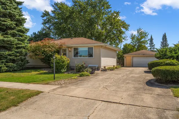 423 Stratford LN, Schererville, IN 46375