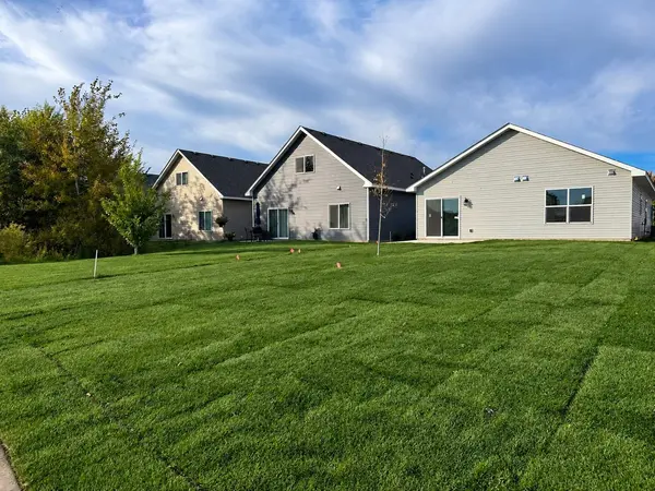 720 Cherrywood LN NE, Isanti, MN 55040