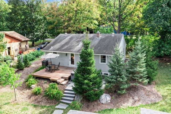 10 Woodlawn AVE, Excelsior, MN 55331