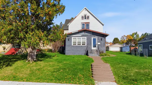 911 10th AVE, Two Harbors, MN 55616