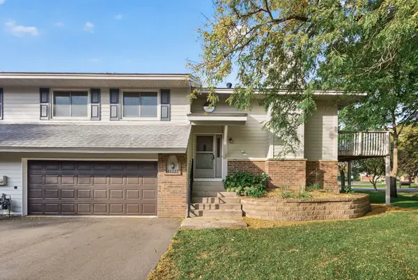 11227 Xavier CIR, Bloomington, MN 55437