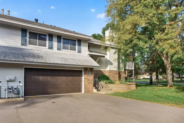 11227 Xavier CIR, Bloomington, MN 55437