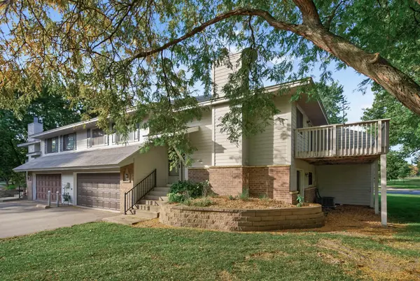 11227 Xavier CIR, Bloomington, MN 55437