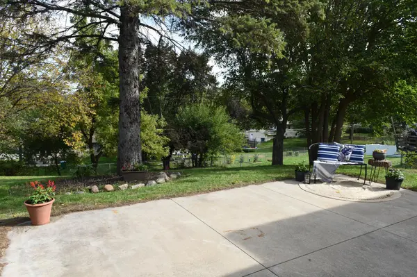 8644 Poplar Bridge Curve, Bloomington, MN 55437