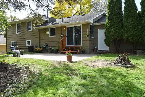 8644 Poplar Bridge Curve, Bloomington, MN 55437