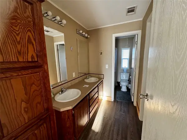 260 S Schley AVE, Leedey, OK 73654