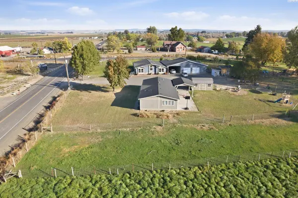 1211 Maple Grove Rd, Sunnyside, WA 98944