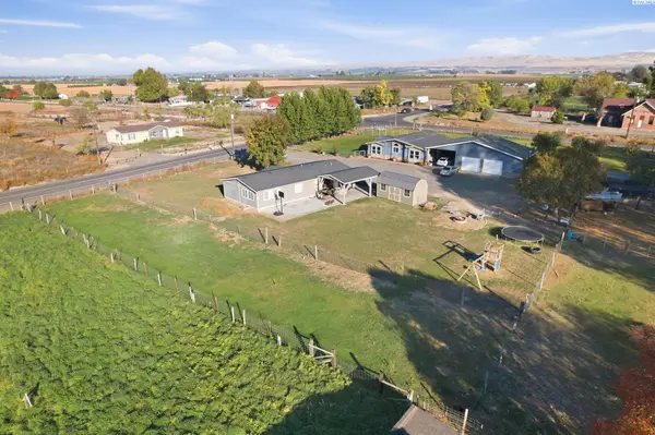 1211 Maple Grove Rd, Sunnyside, WA 98944