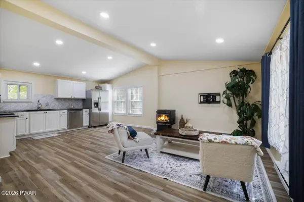 86 Windsor RD, Hawley, PA 18428