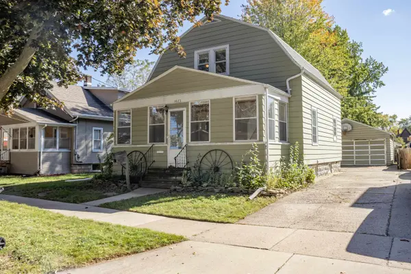 1023 W COMMERCIAL ST, Appleton, WI 54914-3654