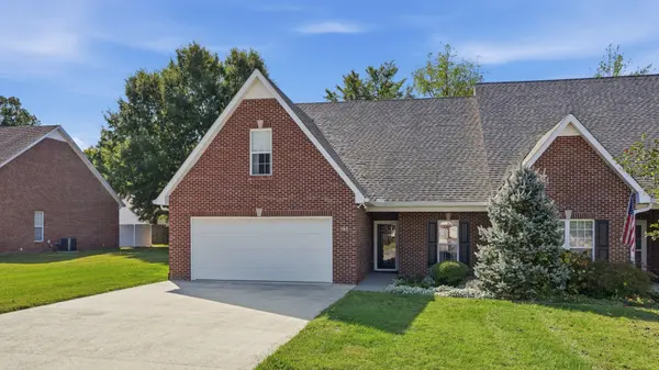 105 Greystone Pl, Tullahoma, TN 37388