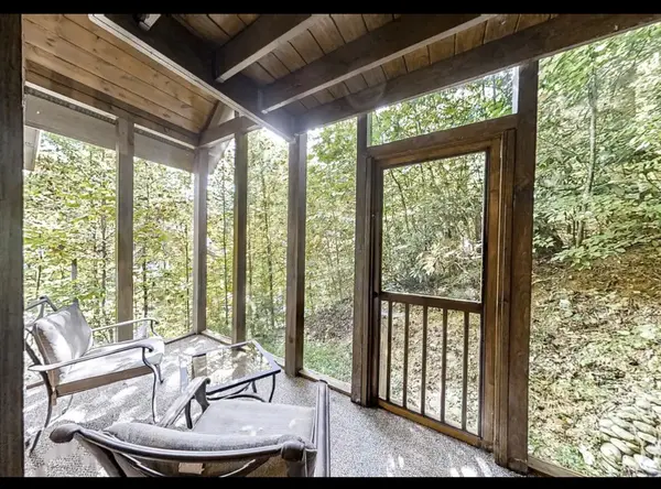 1634 Misty Hollow Way, Gatlinburg, TN 37738