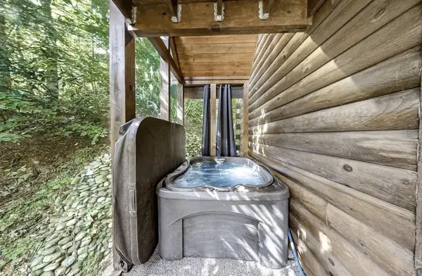 1634 Misty Hollow Way, Gatlinburg, TN 37738