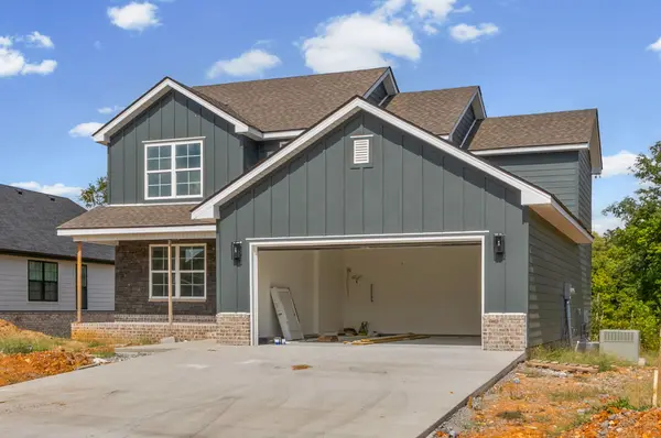 925 Bankside Dr, Clarksville, TN 37043
