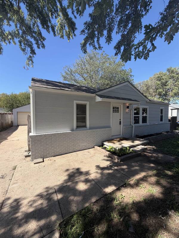 1027 N Derby Ave, Derby, KS 67037