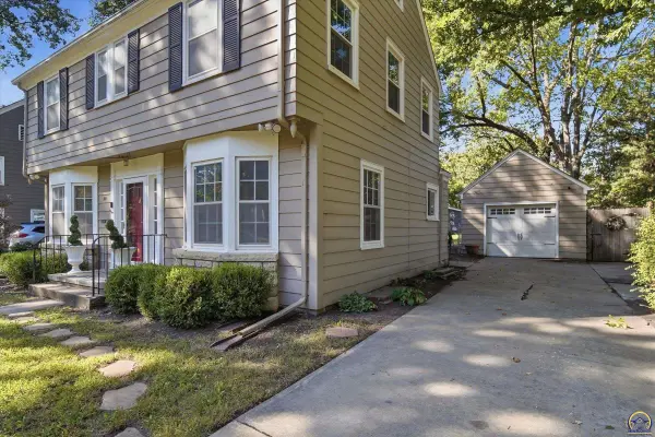 1811 SW Oakley AVE, Topeka, KS 66604