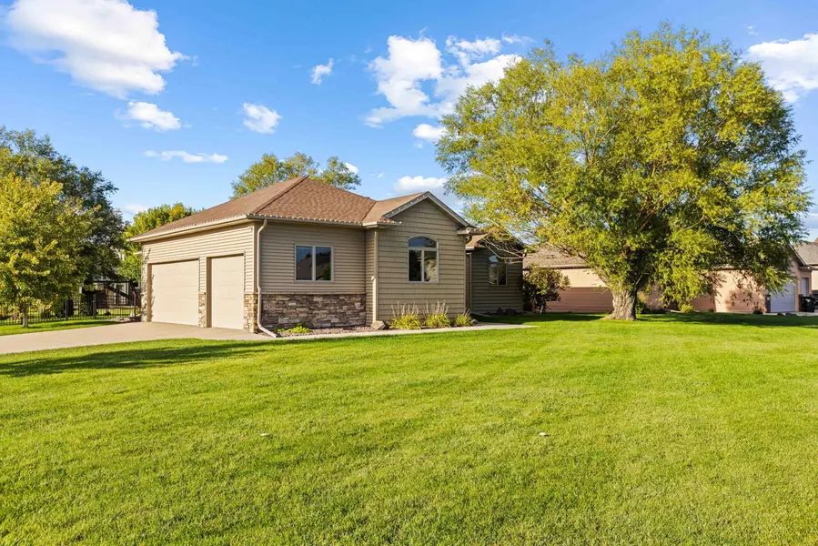 4295 49th AVE S, Fargo, ND 58104