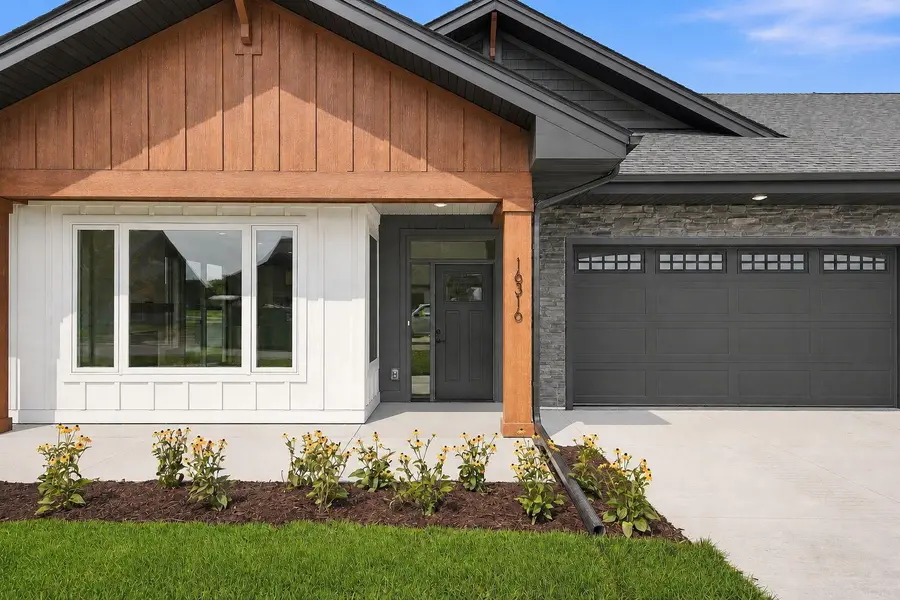 16322 Esprit CT, Lakeville, MN 55044